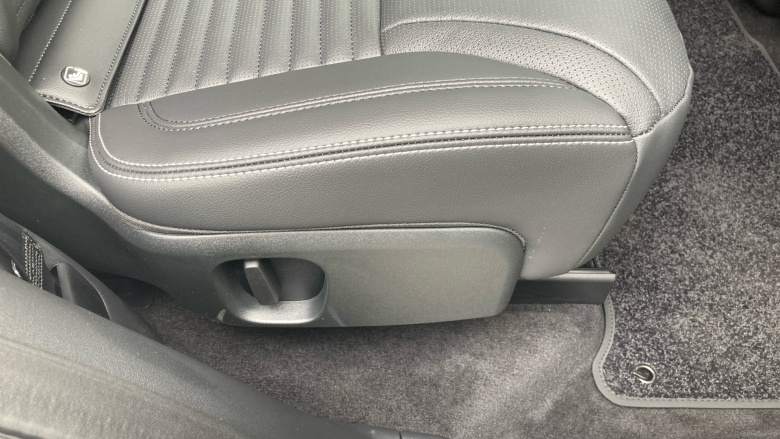 Land Rover Discovery 3.0 D350 Dynamic SE 5dr Auto Diesel Station Wagon